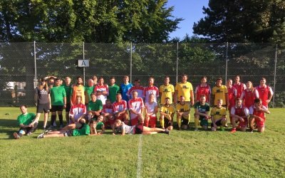 Das Bild zeigt die Spieler der teilnehmenden Manschaften aus den Einrichtungen der KJF Augsburg