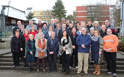 Gruppenbild der bei der Feier anwesenden Dienstjubilare.