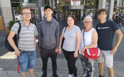 Auszubildende zum Verkäufer bei ihrem Ausflug