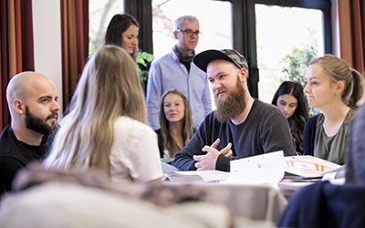 Heilerziehungspflegehelfer oder Heilerzieher sind am Arbeitsmarkt gefragt (Foto: KJF/Carolin Jacklin)